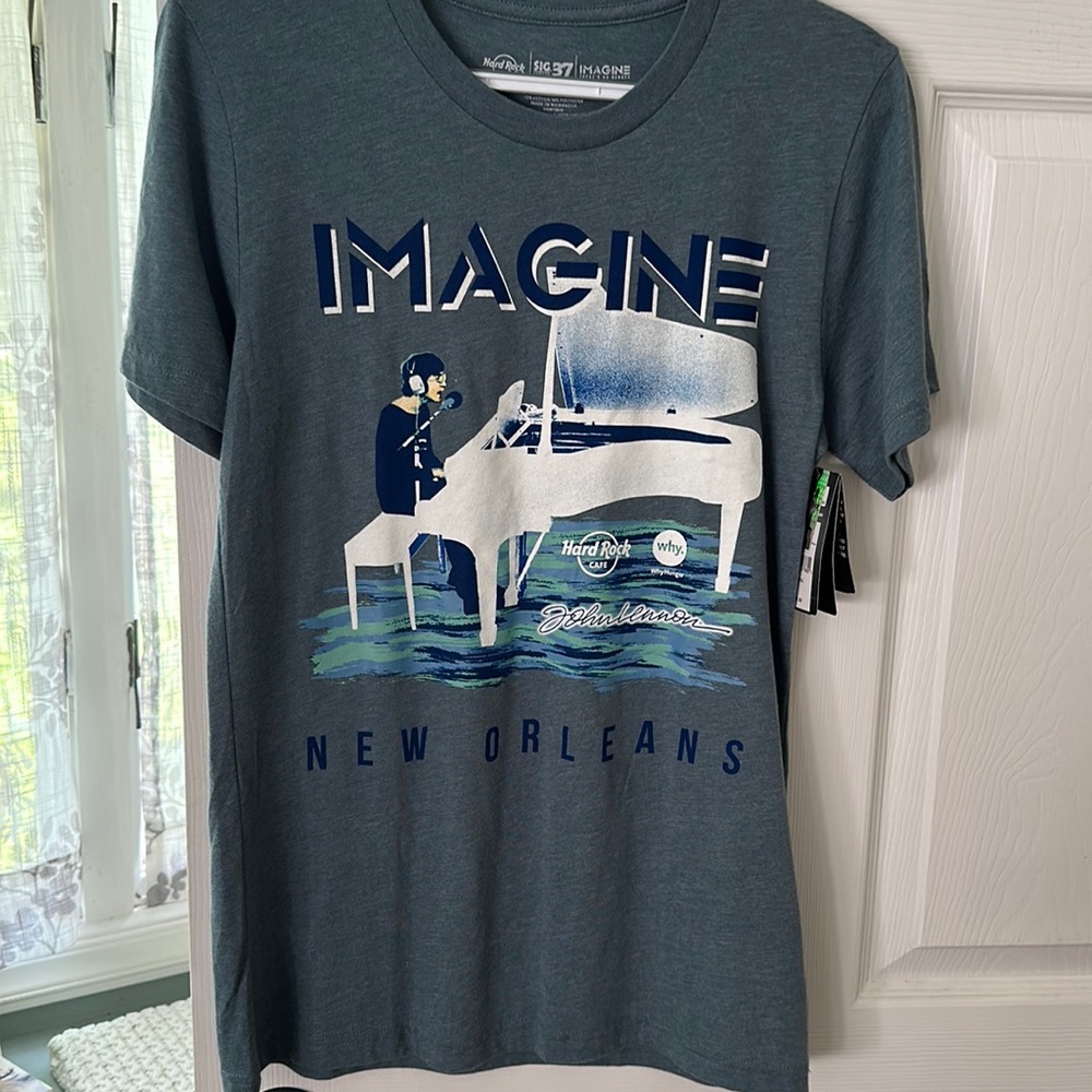 Size small John Lennon Hard Rock New Orleans t-shirt.
